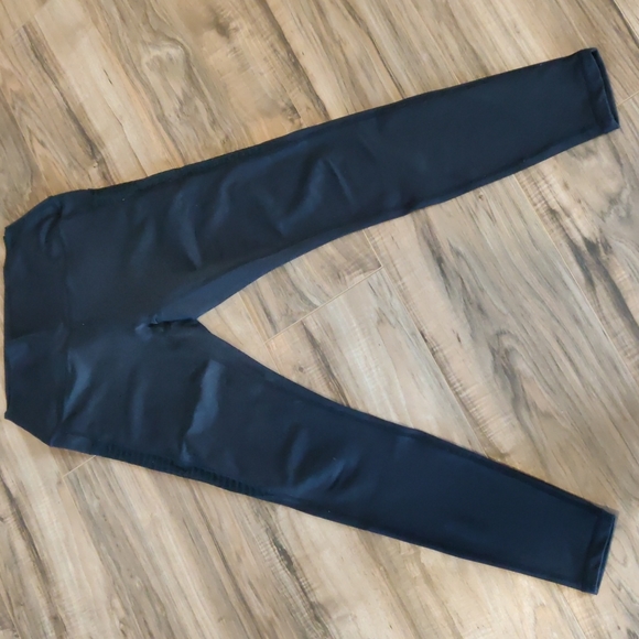 EUC CNC Black leggings with Striped Mesh Pockets - Picture 2 of 6